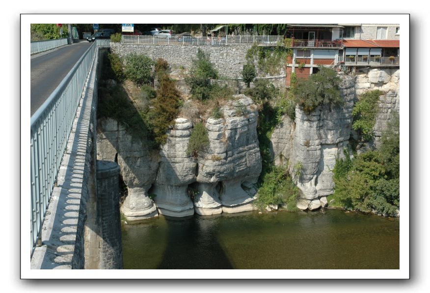 41- Falaises creusées par la rivière 