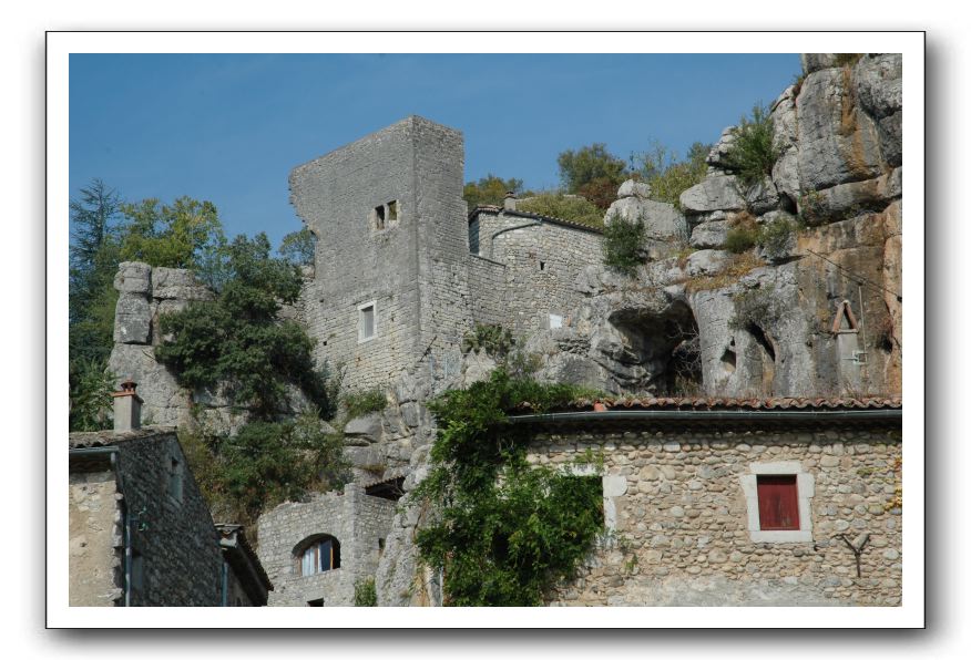45- Vestiges de l'ancien château  
