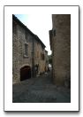 06-     bordées de maisons rustiques en galets ou de belles demeures à arcades et balcons couverts   