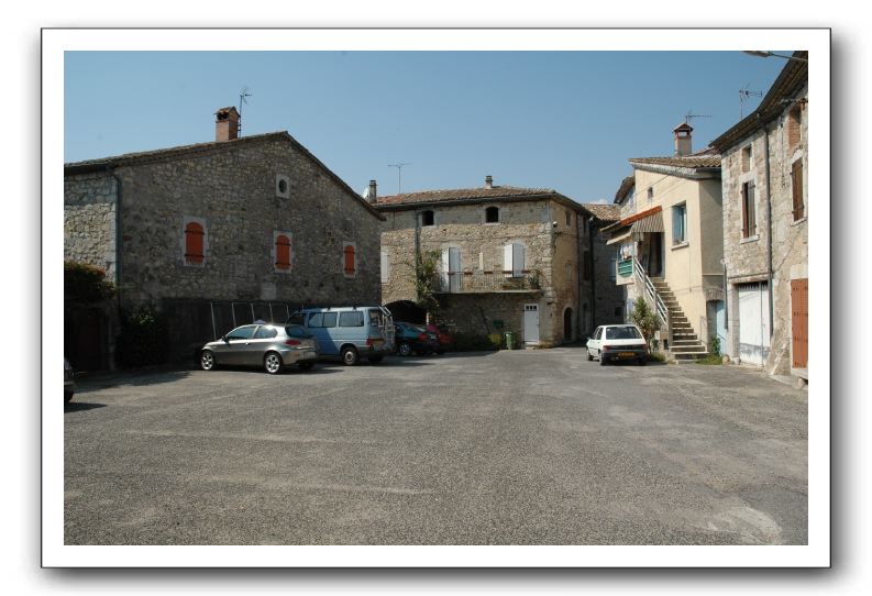 05  Le noyau ancien  est installé à l'ouest de la Départementale 579  