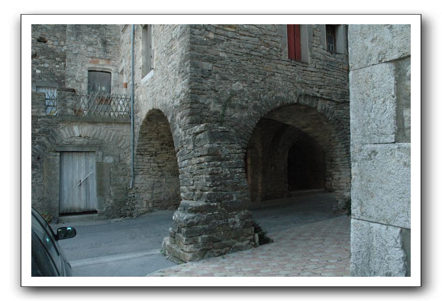 17- Les ruelles surmontées d'arcades