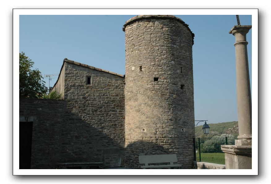 07- Seul vestige du château et du cloître 